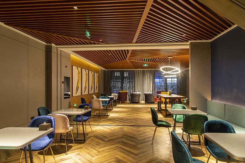 一楼餐厅.jpg 一楼餐厅.jpg